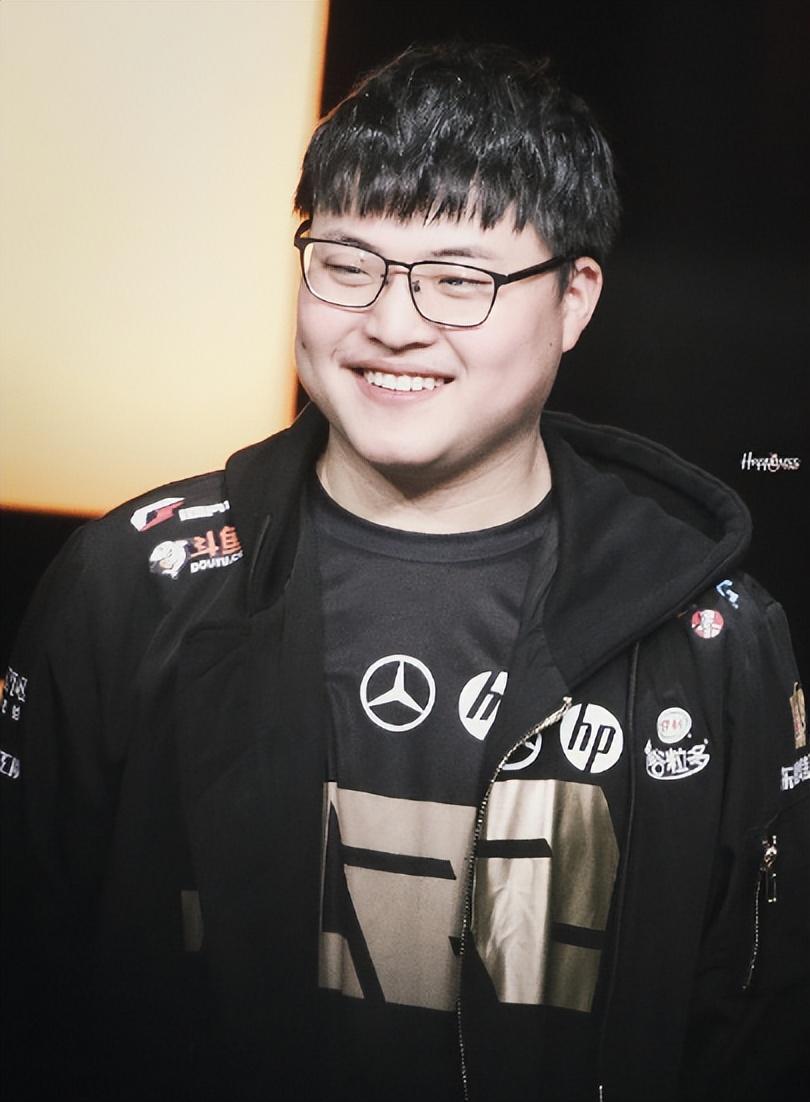 九游游戏官网包含Uzi新星问鼎冠军表现惊艳，SKT未来可期！的词条